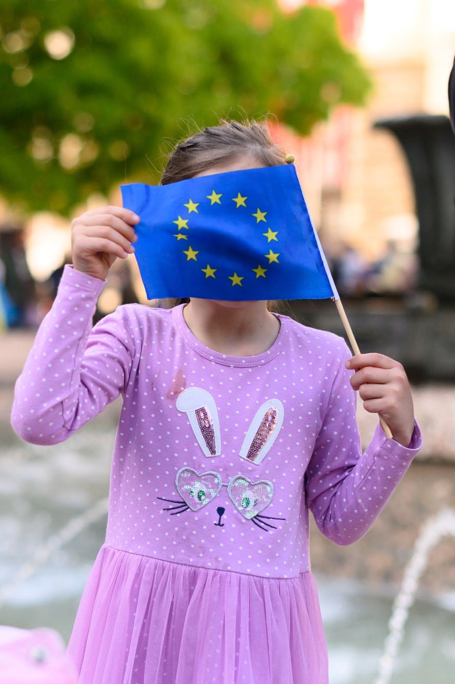 Child holding an EU flag